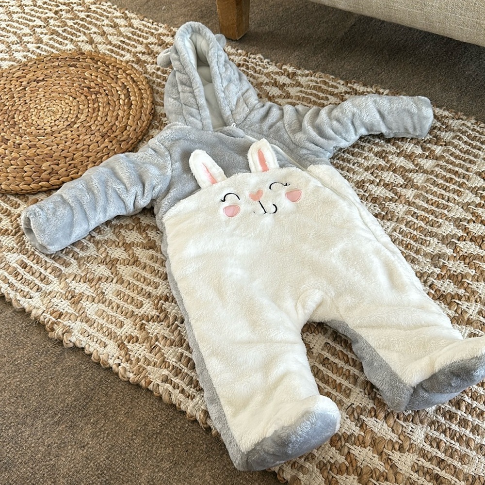Fuzzy Bunny Winter baby Outfit (6-9m)